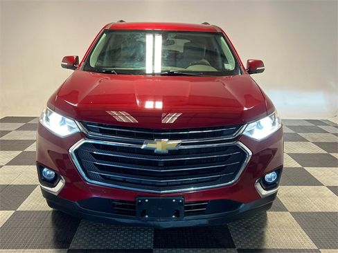 Used 2020 Chevrolet Traverse LT image 2
