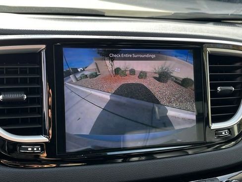 Used 2024 Chrysler Pacifica Touring-L image 22