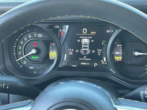 Used 2024 Jeep Wrangler Unlimited Sahara AWD/4WD image 27