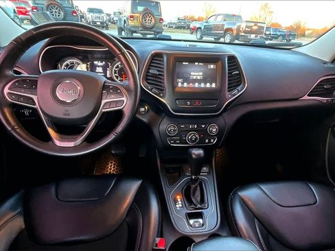 Used 2019 Jeep Cherokee Latitude Plus w/ Cold Weather Group image 15