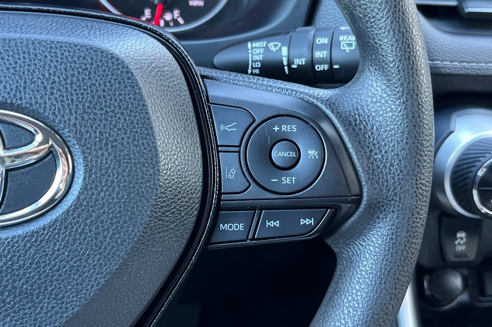 Certified 2021 Toyota RAV4 XLE FWD image 27