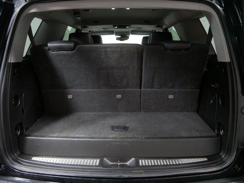 Used 2017 GMC Yukon SLT w/ Premium Edition image 5