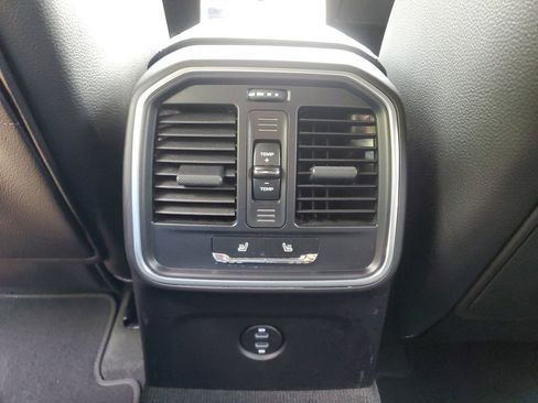 Used 2022 Porsche Macan S image 30