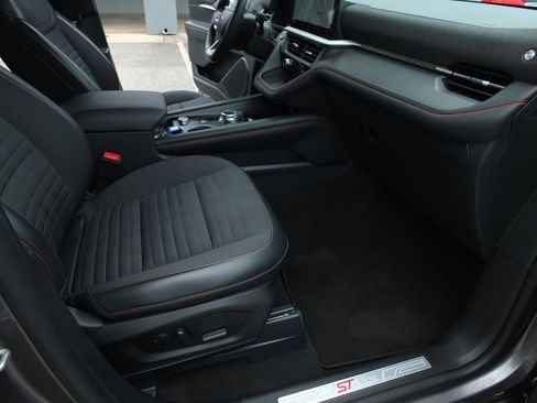 Used 2025 Ford Explorer ST-Line AWD/4WD image 14