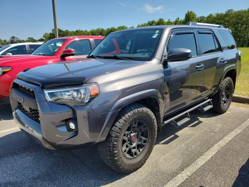 Used 2022 Toyota 4Runner SR5 RWD image 3