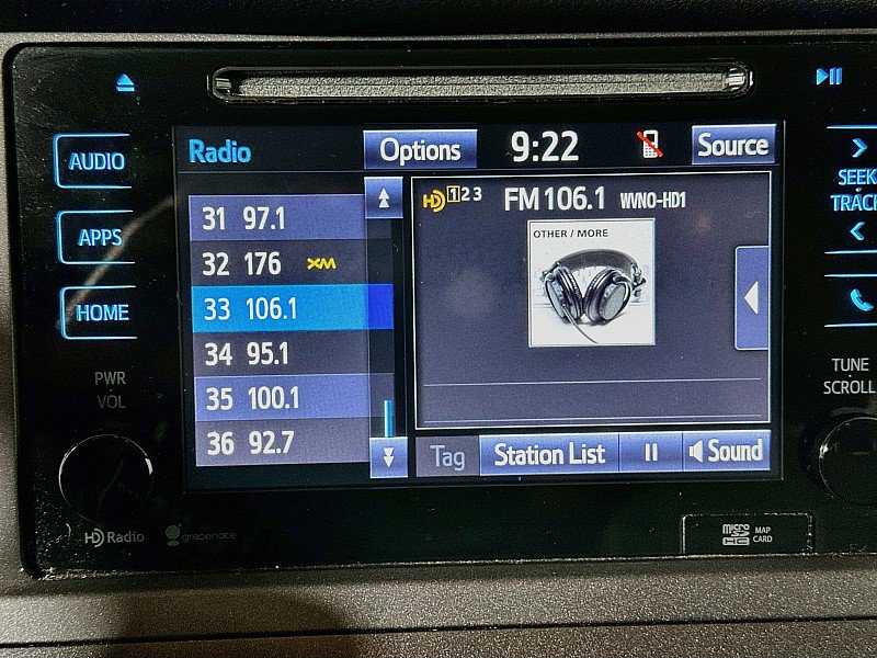 Used 2015 Toyota Sienna XLE w/ XLE Navigation Package FWD image 15