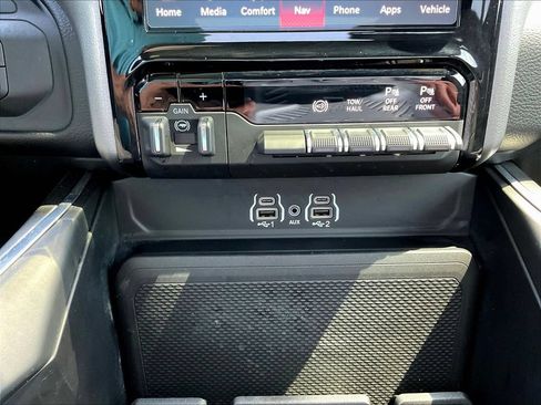 Used 2025 RAM 3500 Big Horn AWD/4WD image 19