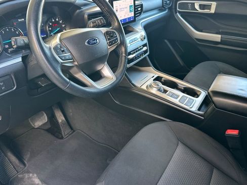 Used 2022 Ford Explorer XLT image 12