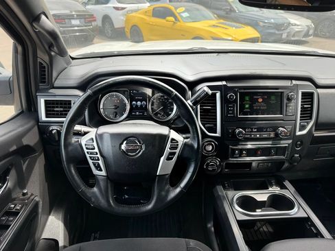 Used 2019 Nissan Titan SV w/ SV Convenience Package AWD/4WD image 25