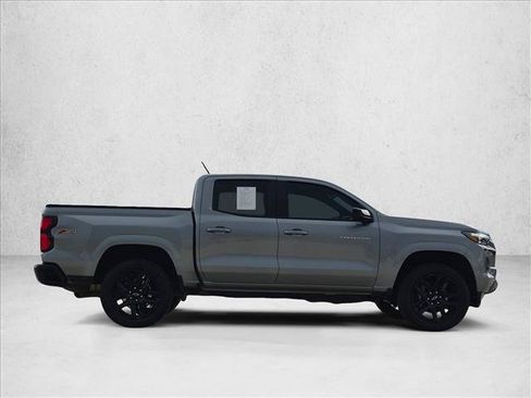 Used 2025 Chevrolet Colorado Z71 w/ Technology Package AWD/4WD image 4