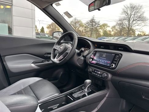 Used 2023 Nissan Kicks SR w/ SR Premium Package FWD image 18