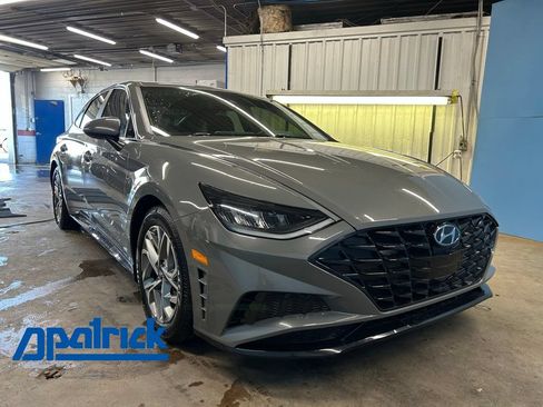 Used 2022 Hyundai Sonata SEL FWD image 1