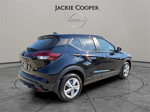 New 2025 Nissan Kicks Play S image 5
