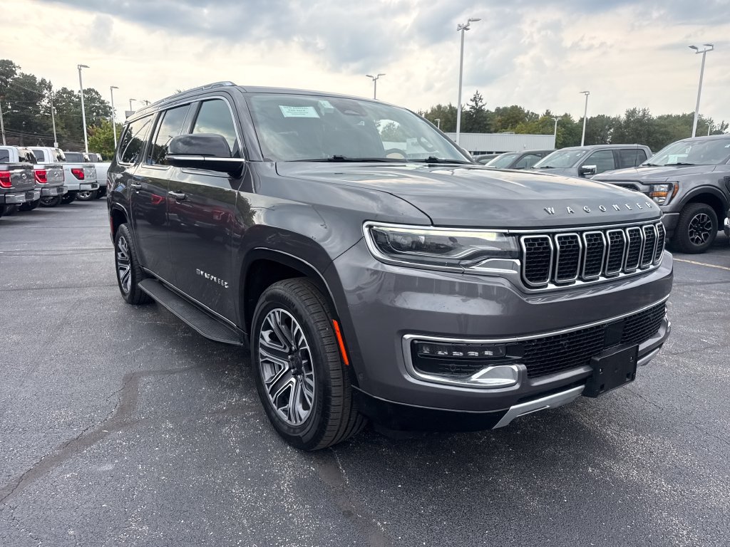 Used 2024 Jeep Wagoneer L Series II w/ Flexible Seating Group AWD/4WD image 4