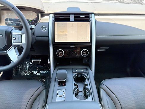 New 2026 Land Rover Discovery Limited Edition AWD/4WD image 19