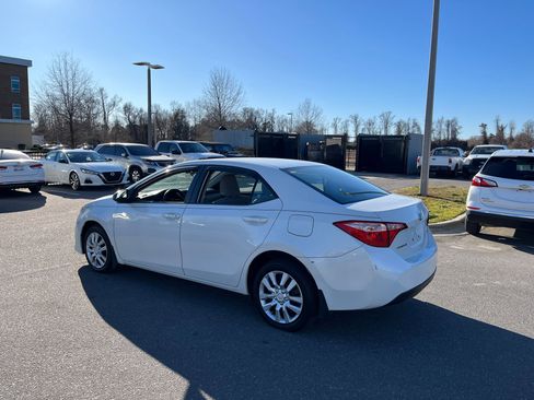 Used 2018 Toyota Corolla LE image 7