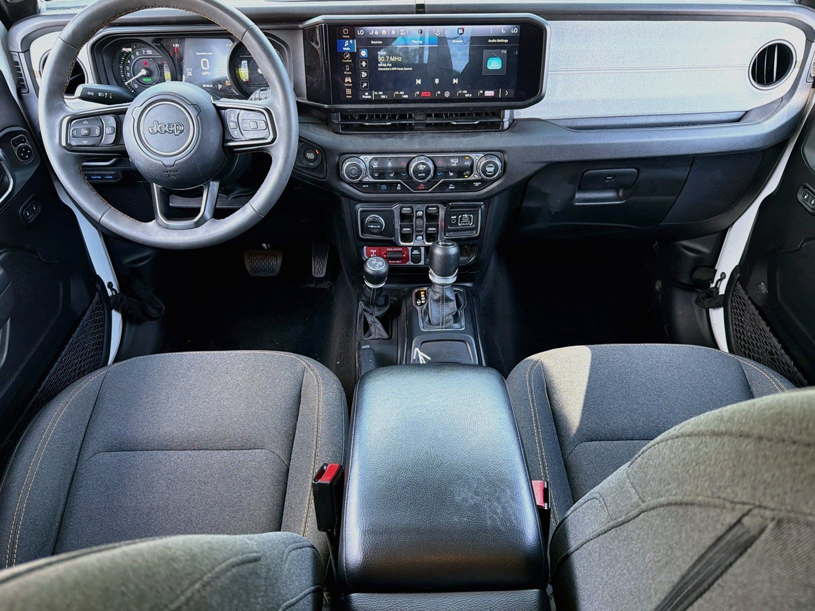 Used 2024 Jeep Wrangler Unlimited AWD/4WD image 31