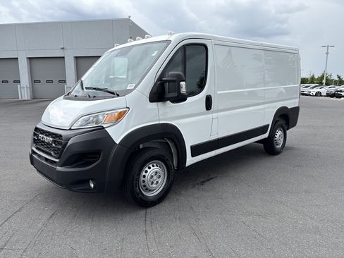 Used 2025 RAM ProMaster 2500 w/ Convenience Group FWD image 5