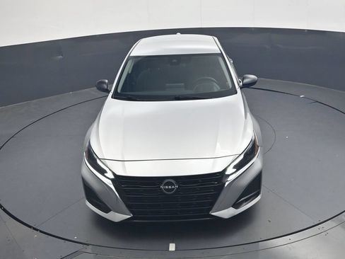 Used 2025 Nissan Altima 2.5 SV FWD image 41