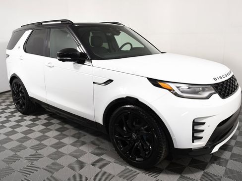 Used 2025 Land Rover Discovery Dynamic SE image 8