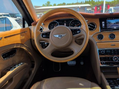 Used 2017 Bentley Mulsanne RWD image 7