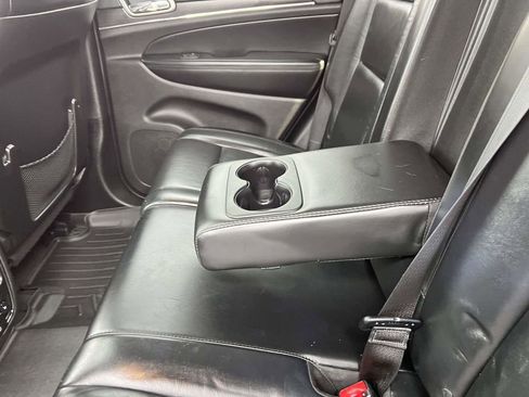 Used 2018 Jeep Grand Cherokee Limited image 18