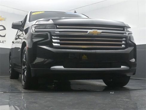 Certified 2023 Chevrolet Suburban High Country image 3