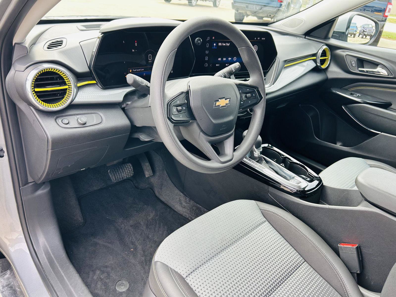 Used 2026 Chevrolet Trax LT FWD image 10