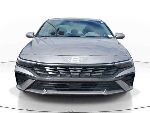 Used 2025 Hyundai Elantra SEL FWD image 2