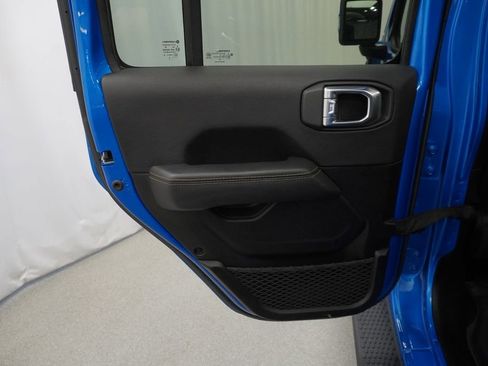 Used 2023 Jeep Wrangler Unlimited Sahara AWD/4WD image 44
