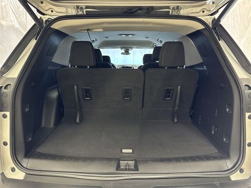 Used 2021 Chevrolet Traverse LT image 25