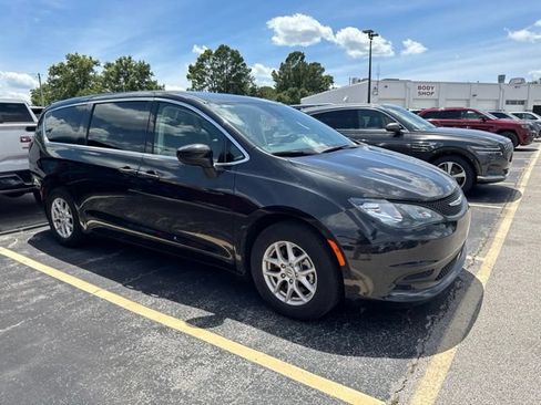 Used 2023 Chrysler Voyager LX FWD image 7