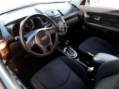 Used 2012 Kia Soul + image 4