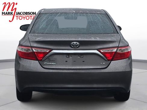 Used 2017 Toyota Camry LE image 10