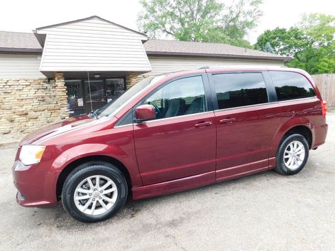 Used 2018 Dodge Grand Caravan SXT FWD image 12
