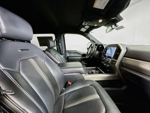 Used 2022 Ford F250 Platinum w/ FX4 Off-Road Package AWD/4WD image 29