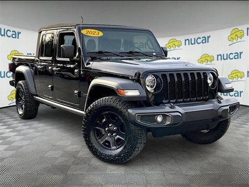 Used 2023 Jeep Gladiator Sport image 1