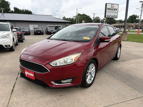 Used 2016 Ford Focus SE FWD image 3