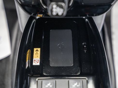 Certified 2021 Toyota Prius FWD image 27