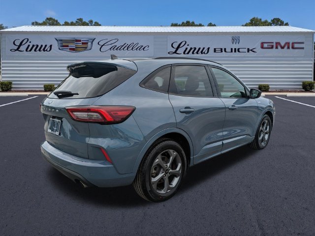 Used 2023 Ford Escape ST-Line w/ Tech Pack #1 FWD image 4
