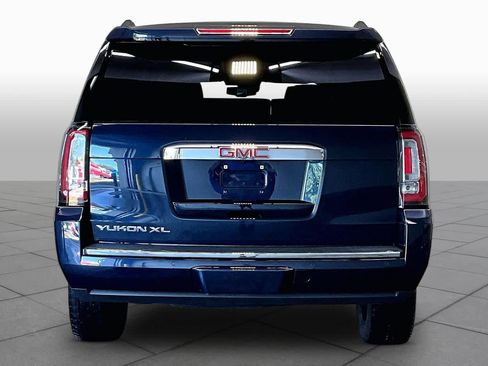 Used 2020 GMC Yukon XL Denali w/ Denali Premium Package AWD/4WD image 5