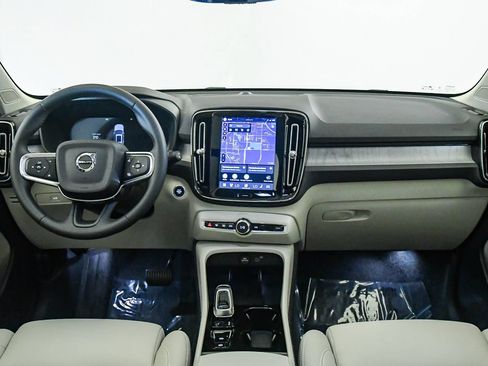 Certified 2026 Volvo XC40 B5 Plus AWD/4WD image 15