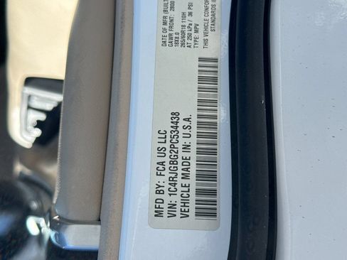 Used 2023 Jeep Grand Cherokee Limited RWD image 43