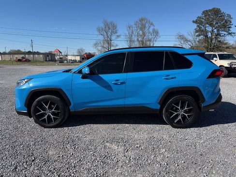 Used 2019 Toyota RAV4 XLE image 4