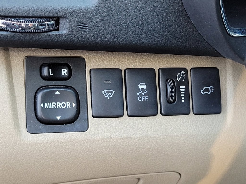 Used 2012 Toyota Highlander SE FWD image 10