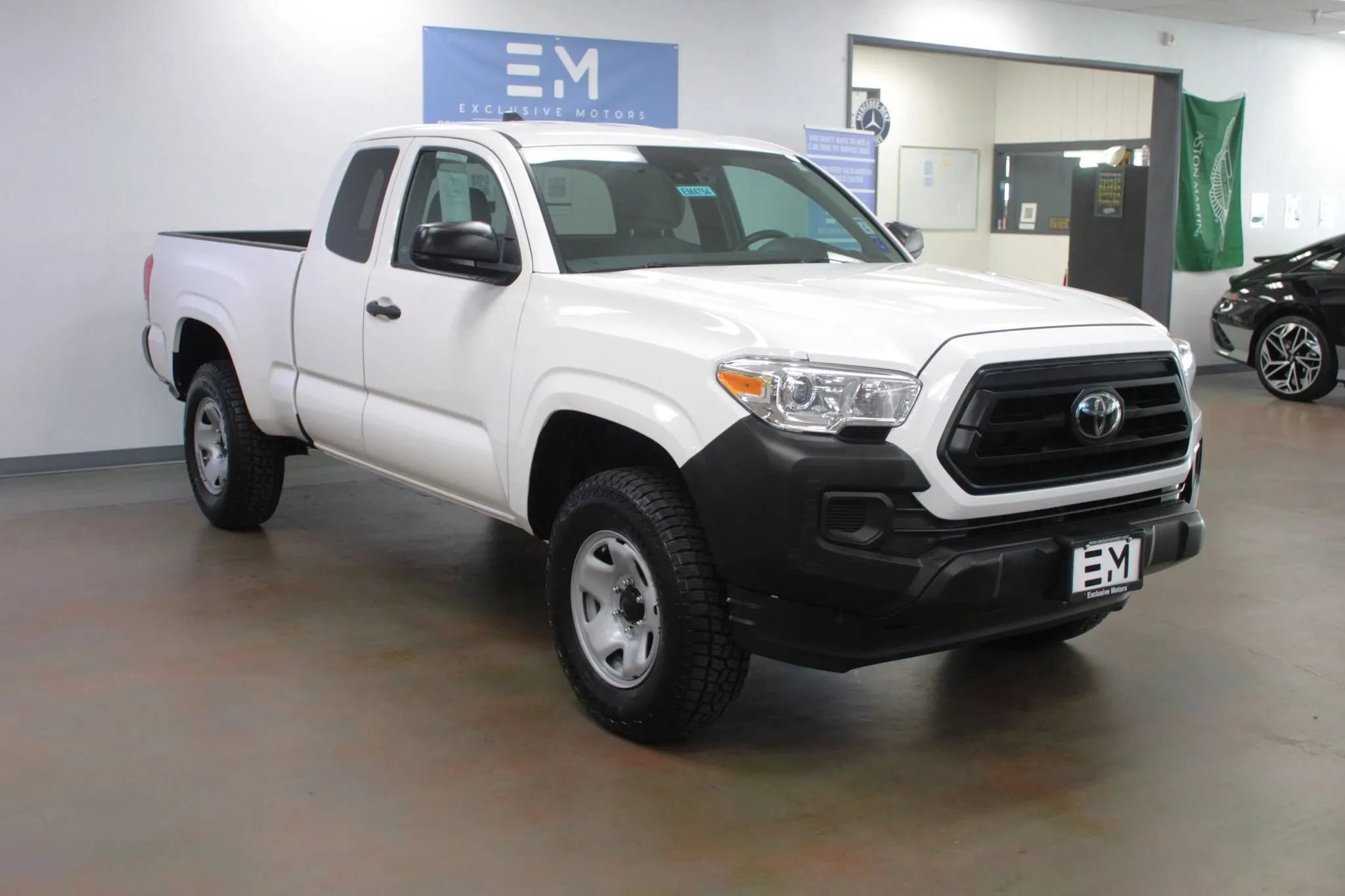 Used 2023 Toyota Tacoma SR RWD image 2