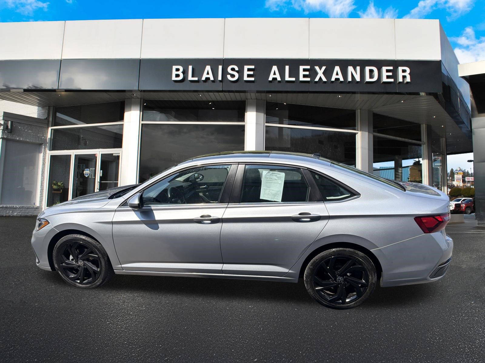 Used 2025 Volkswagen Jetta SE FWD image 7