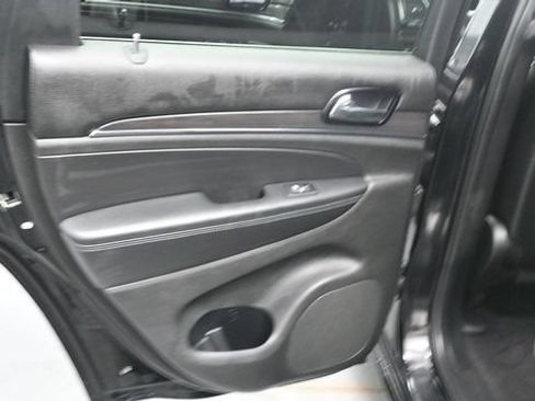 Used 2019 Jeep Grand Cherokee Overland AWD/4WD image 12