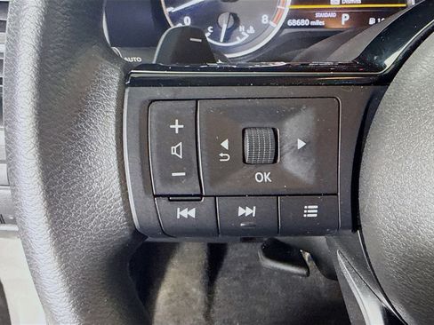 Used 2022 Nissan Rogue SV FWD image 14