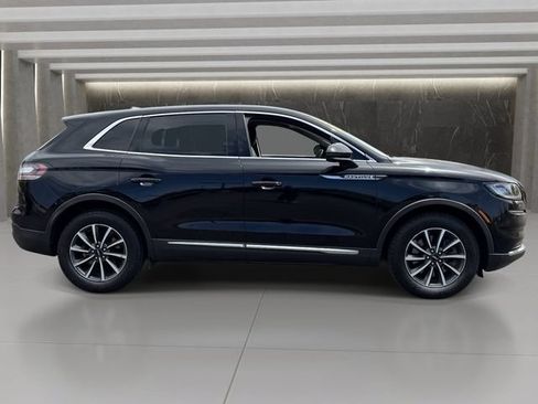 Used 2022 Lincoln Nautilus FWD image 7